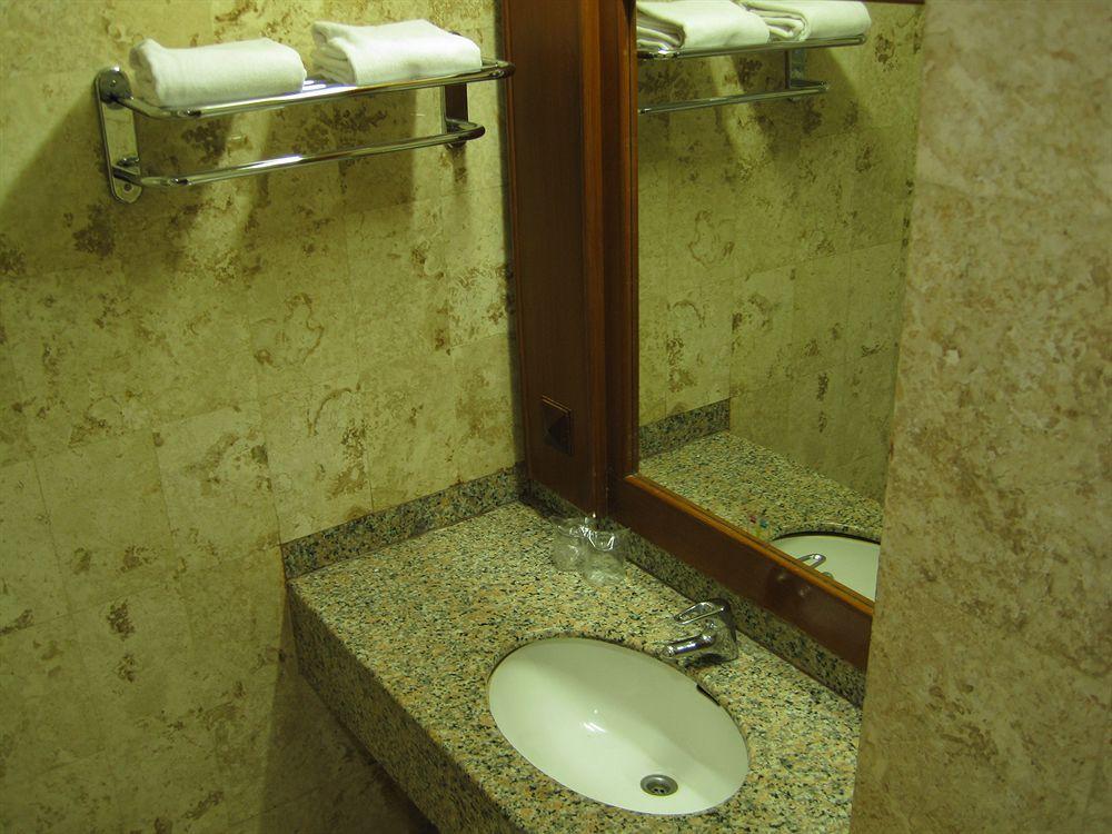 Satelit Hotel Surabaya Ngoại thất bức ảnh