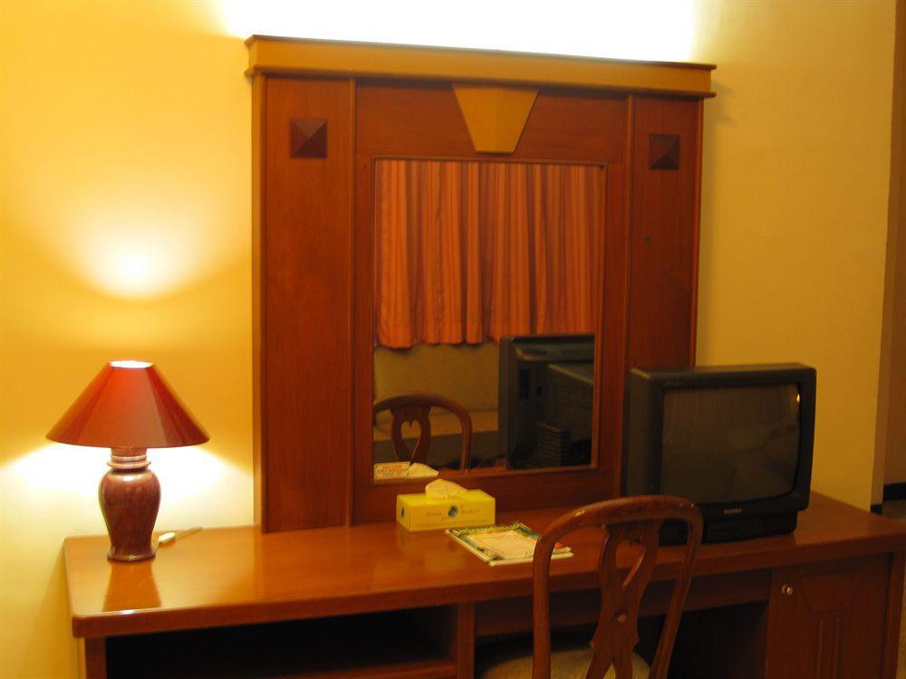 Satelit Hotel Surabaya Ngoại thất bức ảnh