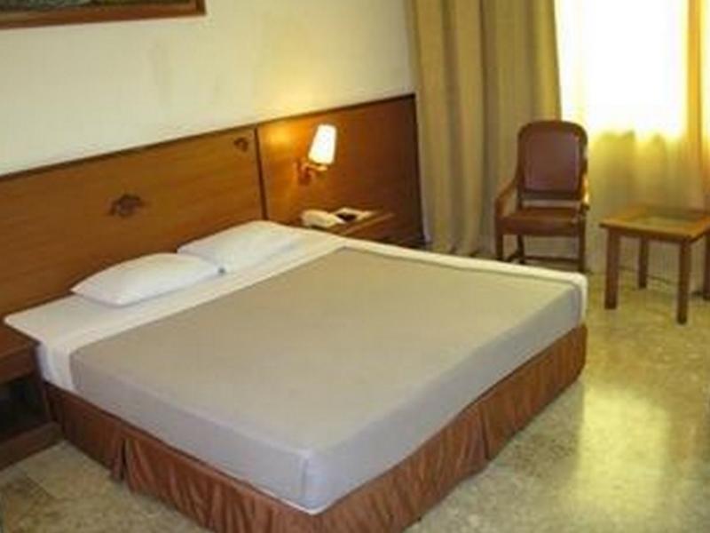 Satelit Hotel Surabaya Ngoại thất bức ảnh